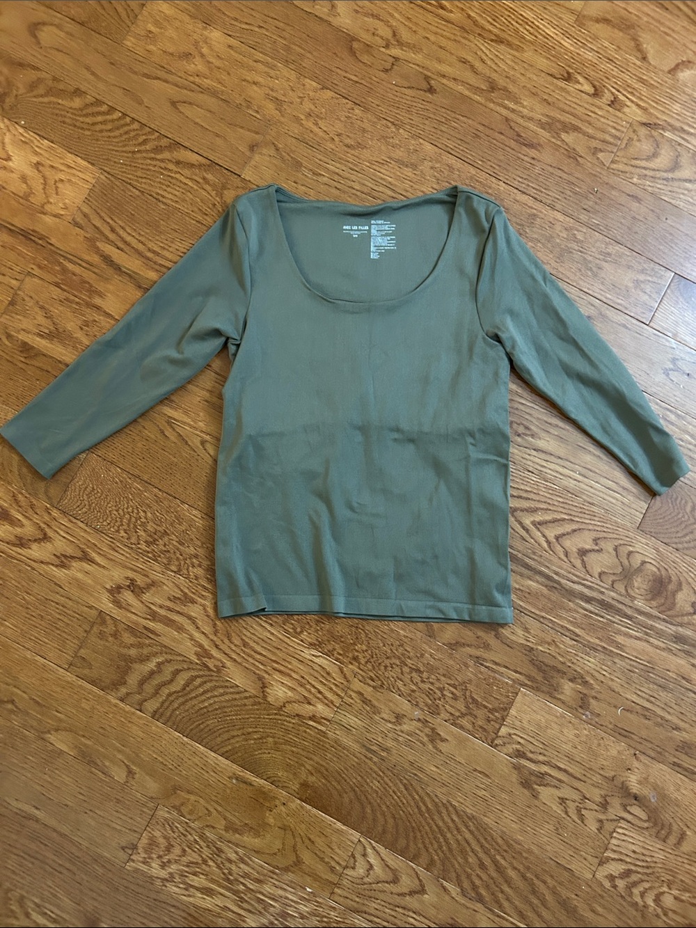 Avec Les Filles Scoop Neck Three-Quarter Sleeve Top - Olive